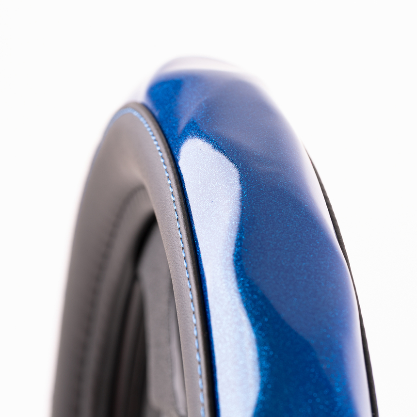 Оплётка руля AUTOPROFI из экокожи AP-1933 BK/BL (M)