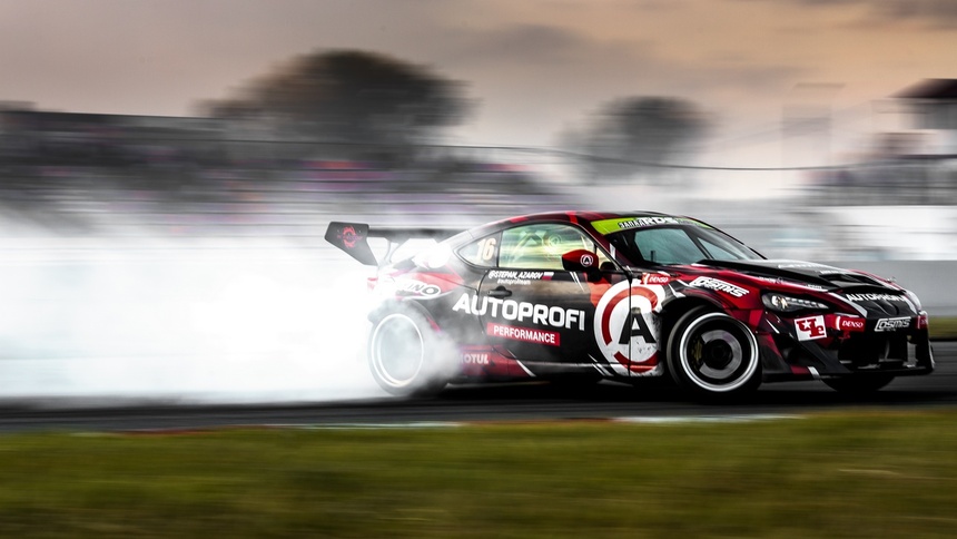 COSMIS  XT-006R 18x9,5 5x114,3 ET10 Black+diamond lip+spoke milling+ letter milling