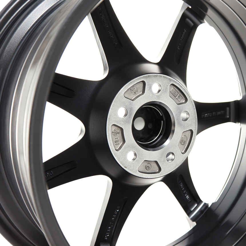 COSMIS  MR-7 18x9,0 5x120 ET25 Gunmetal